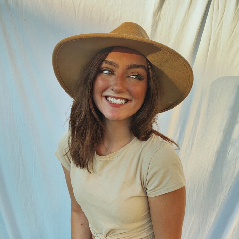 Meet your Posher, Lia